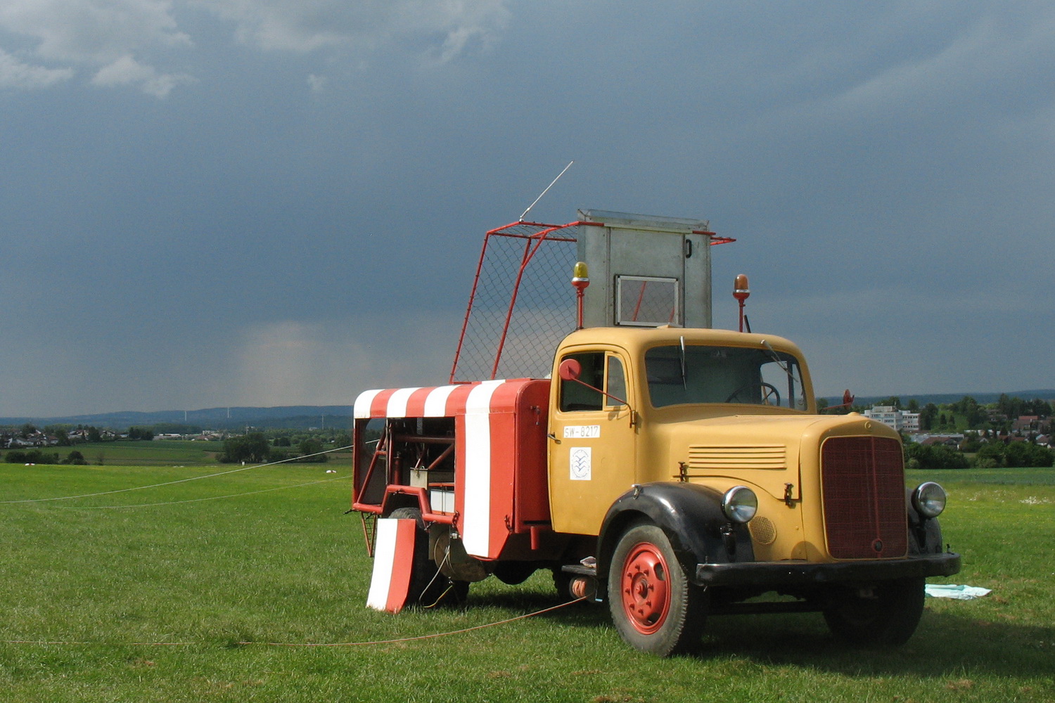 Daimler Benz SW-8217